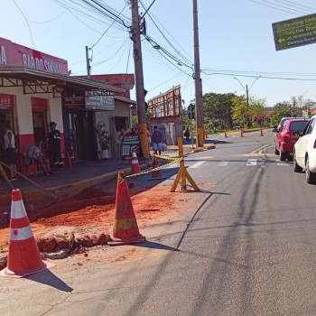 Rua José Tarifa Conde permanece interditada para reparos da Sabesp
